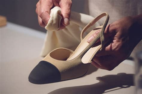 chanel souliers femme|Chanel : l'histoire du mythique soulier bicolore .